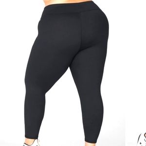 NWT Fabletics Salar Solid Powerhold Legging - Plus Size 3x/22 - Black